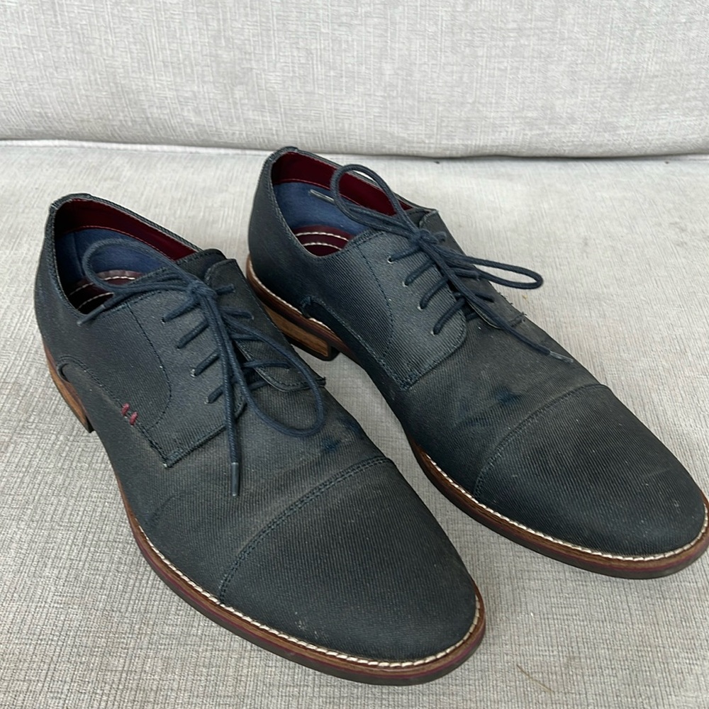 Men’s blue dress shoes “Call it Spring”
